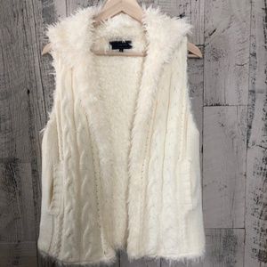 Lumiere Fuzzy/Cable vest